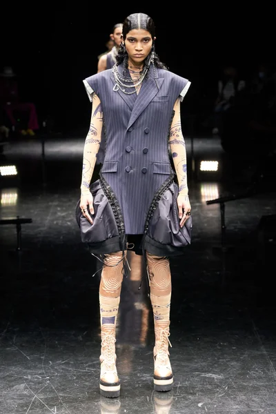 Look 13